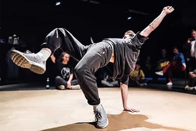 未経験者から上級者まで世界を代表する一流ダンサーに習える！NOAダンスアカデミー