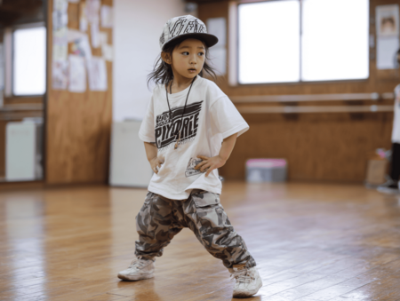 u2933761673_A_Japanese_child_around_5_years_old_practicing_hi_bd830d5b-dafb-468f-94dd-71b96bf2160b_3.png