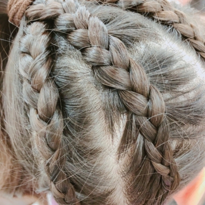 ステージを盛り上げるのはダンスだけじゃない！ステージ映え間違いなしの髪型集