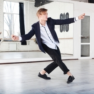 初心者必見！ハウスダンスの基本ステップ＆技を徹底解説｜NOAダンスアカデミー