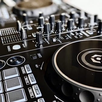 R&B HIPHOPダンスの練習にピッタリの曲７選｜NOAダンスアカデミー