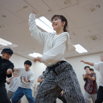 ワックダンスとは？基本ステップと魅力を徹底解説 ｜NOA DANCE ACADEMY