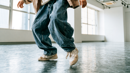 u2933761673_Japanese_street_dance_student_practicing_Charlest_c44dff7e-8f10-473e-9c0b-3cb13c137fb2_0.png